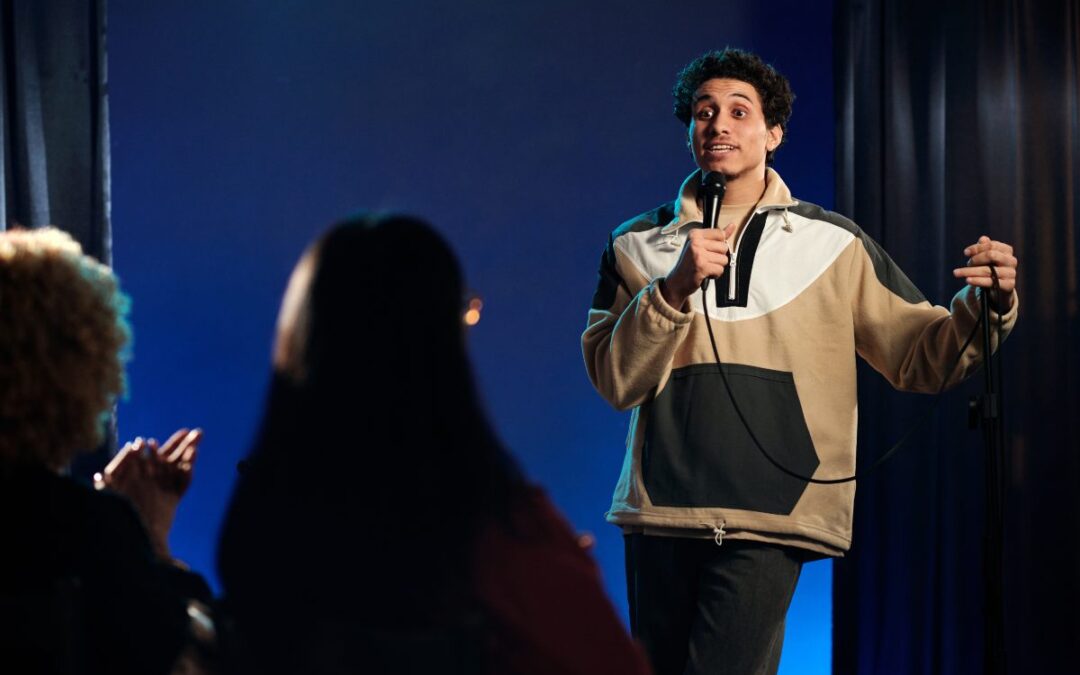 Stand-up comedy: i primi passi per iniziare e conquistare il palco