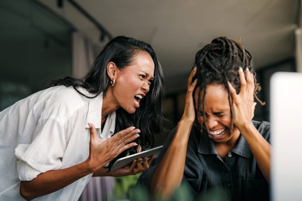 alzare la voce psicologia