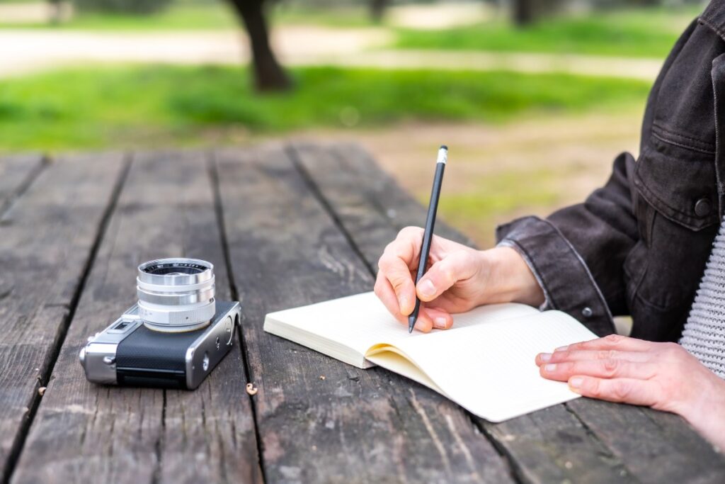 adattatore dialoghista che scrive