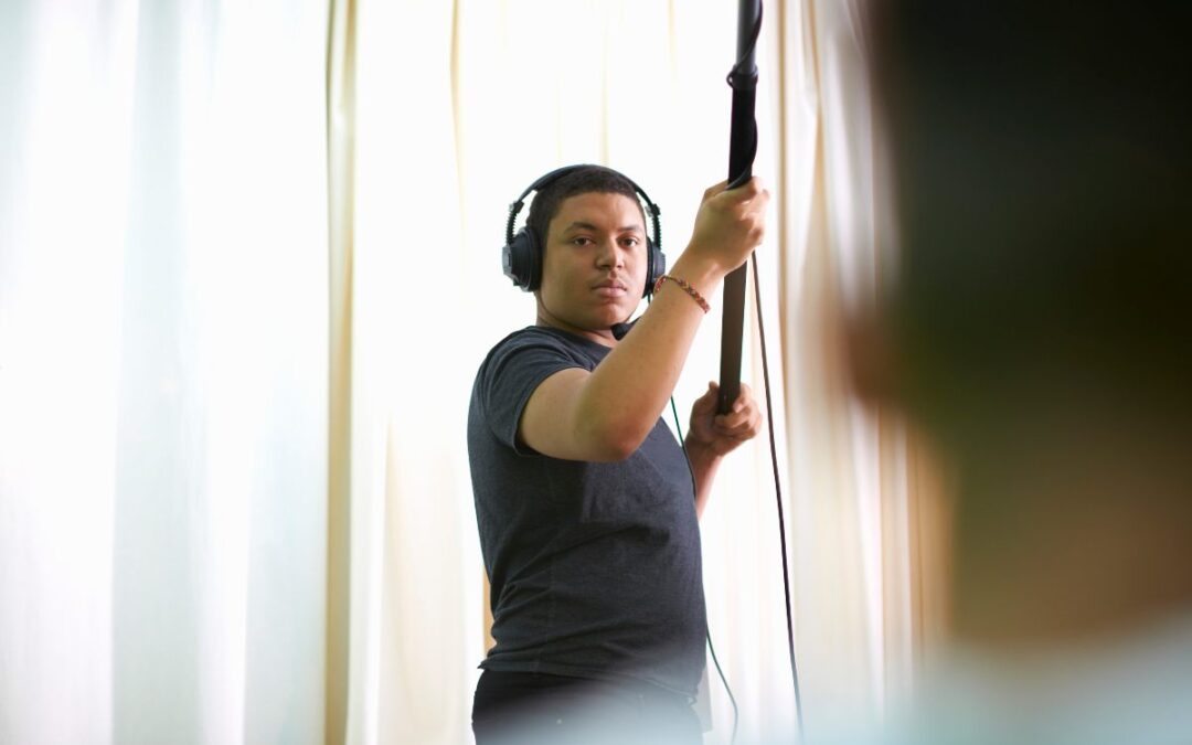 Boom operator: chi è il microfonista di braccio