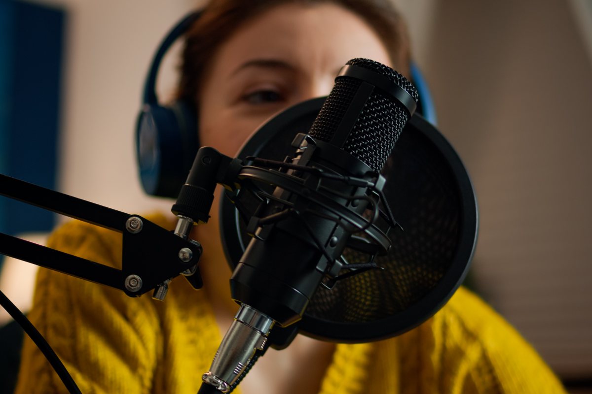 addetto-con-microfono